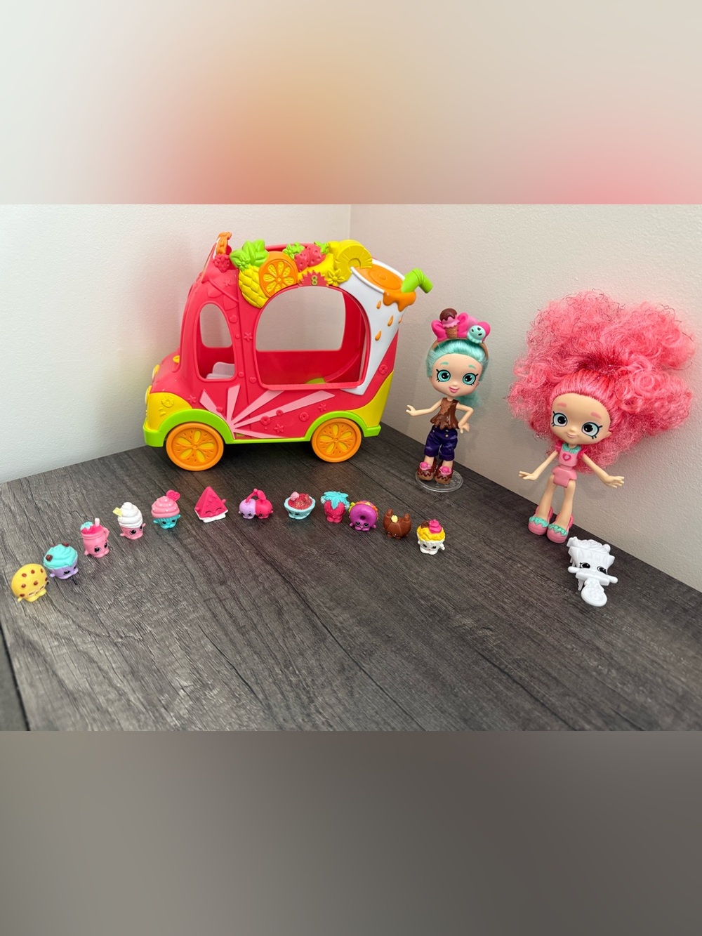 Shopkins Shoppies Smoothie Truck Playset bundle + 2 Dolls